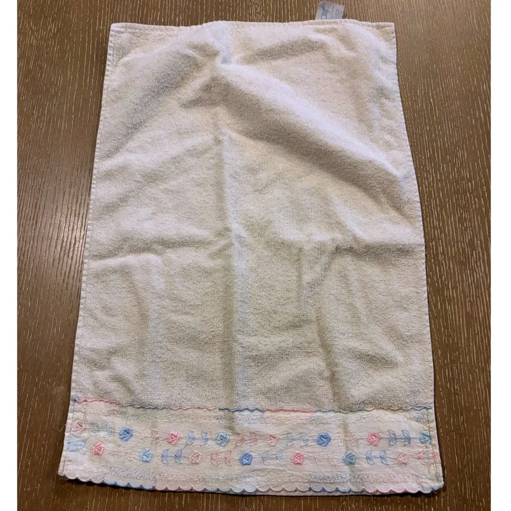 Vintage The Bathworks 2pc Bath & Hand Towel Set Ivory Floral Embroidered EUC